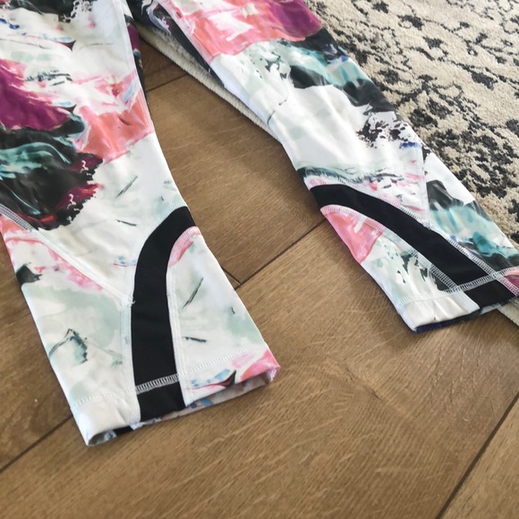 LULULEMON inspire crop II full luxtreme 8 - Picture 4 of 12